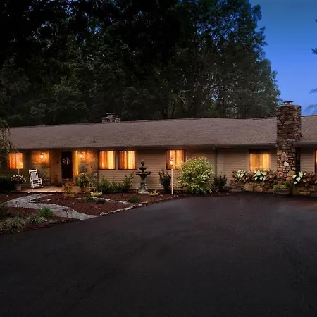Acorn Bed And Breakfast At Mills River